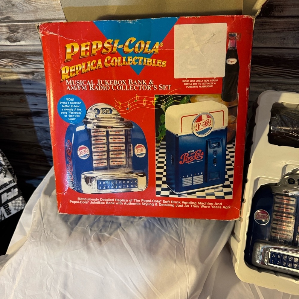 ★ Pepsi Cola Replica Collectibles Jukebox Bank & AM/FM Radio Set NIB - Picture 3 of 4
